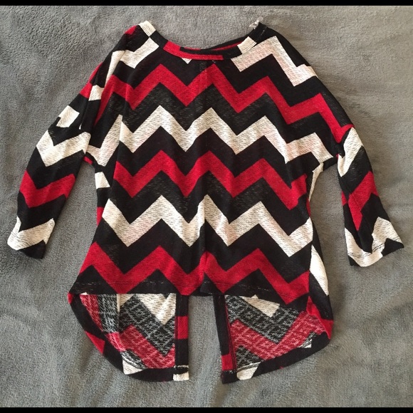 Red black and white chevron button back shirt - Picture 1 of 3