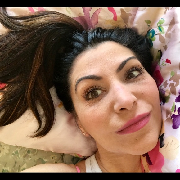 Meet your Posher, Danielle - Picture 2 of 7