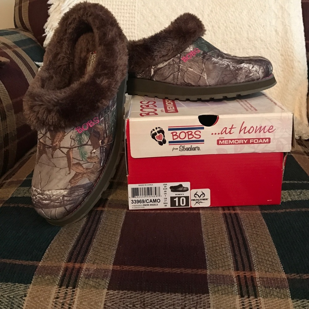 Women's size 10 Skechers Bobs