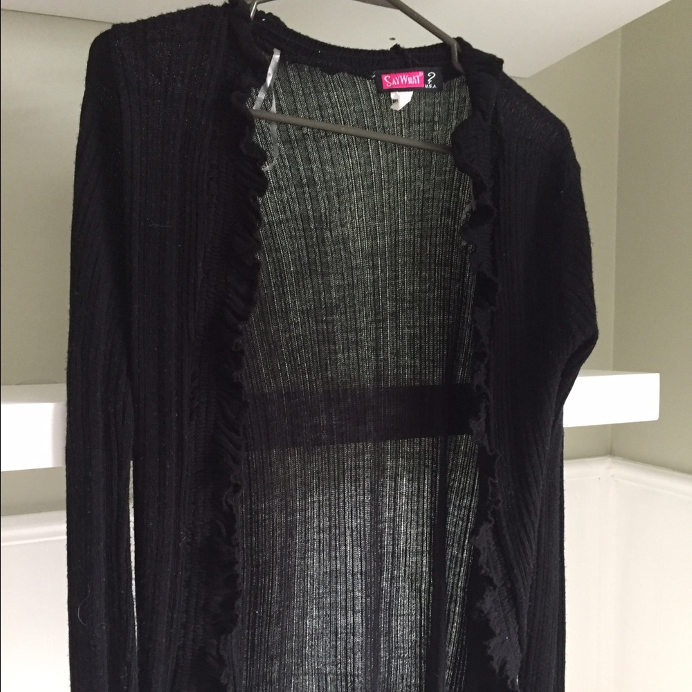 Beautiful ruffled thigh-length cardigan!