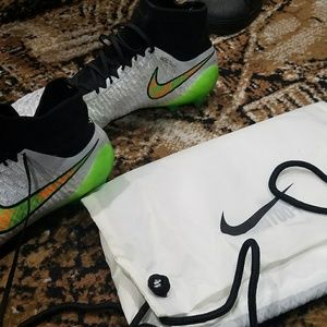 Size 9 Nike Magista Obra FG  like new **only worn