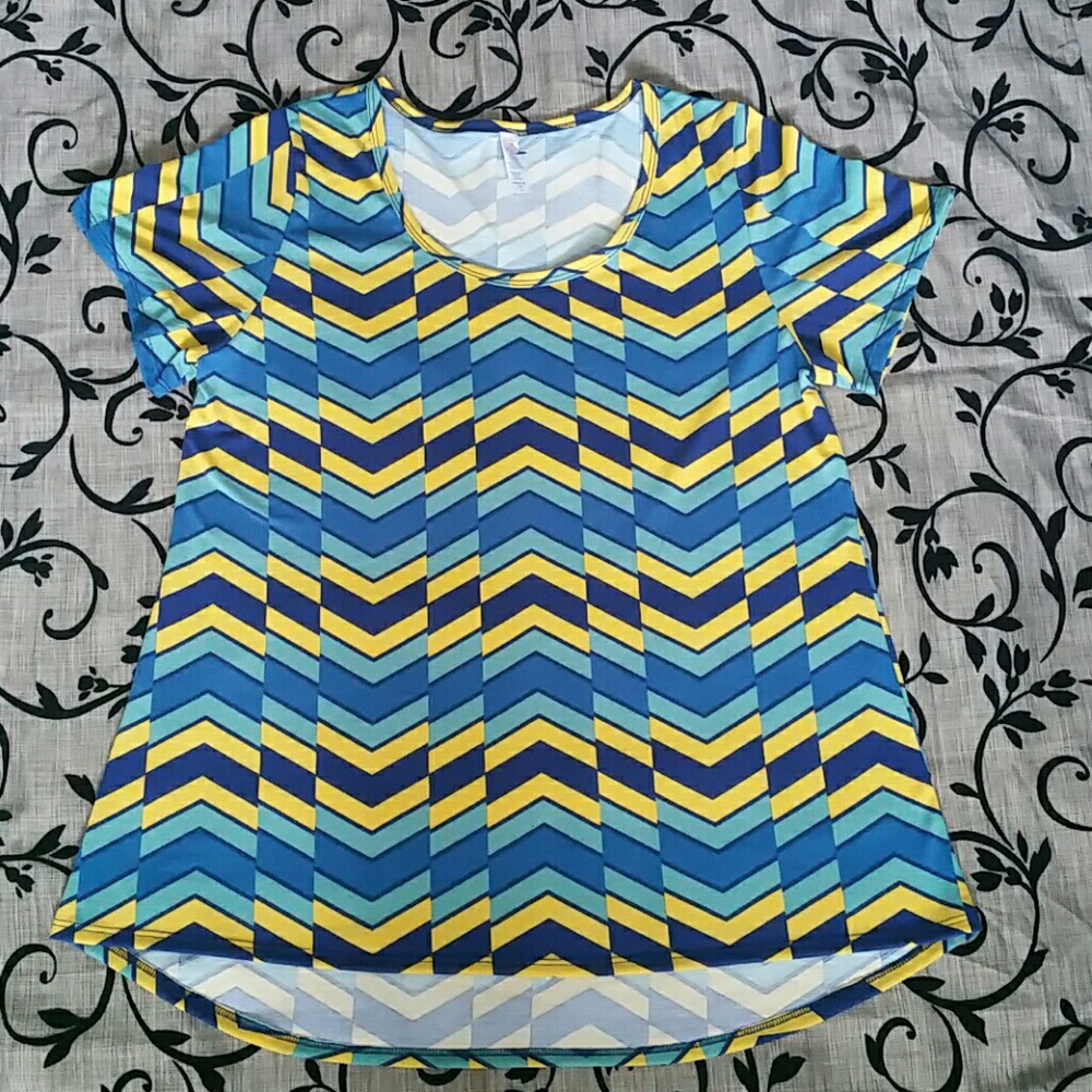 LulaRoe Top(Classic Tee)