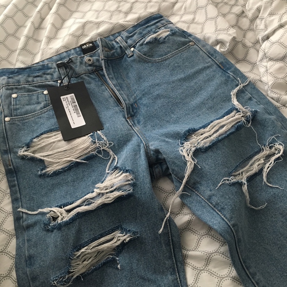 Distressed Boyfriend Jeans