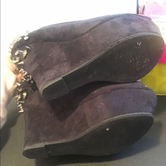 Black size 8 studded wedges from Charlotte Russe - Picture 4 of 5