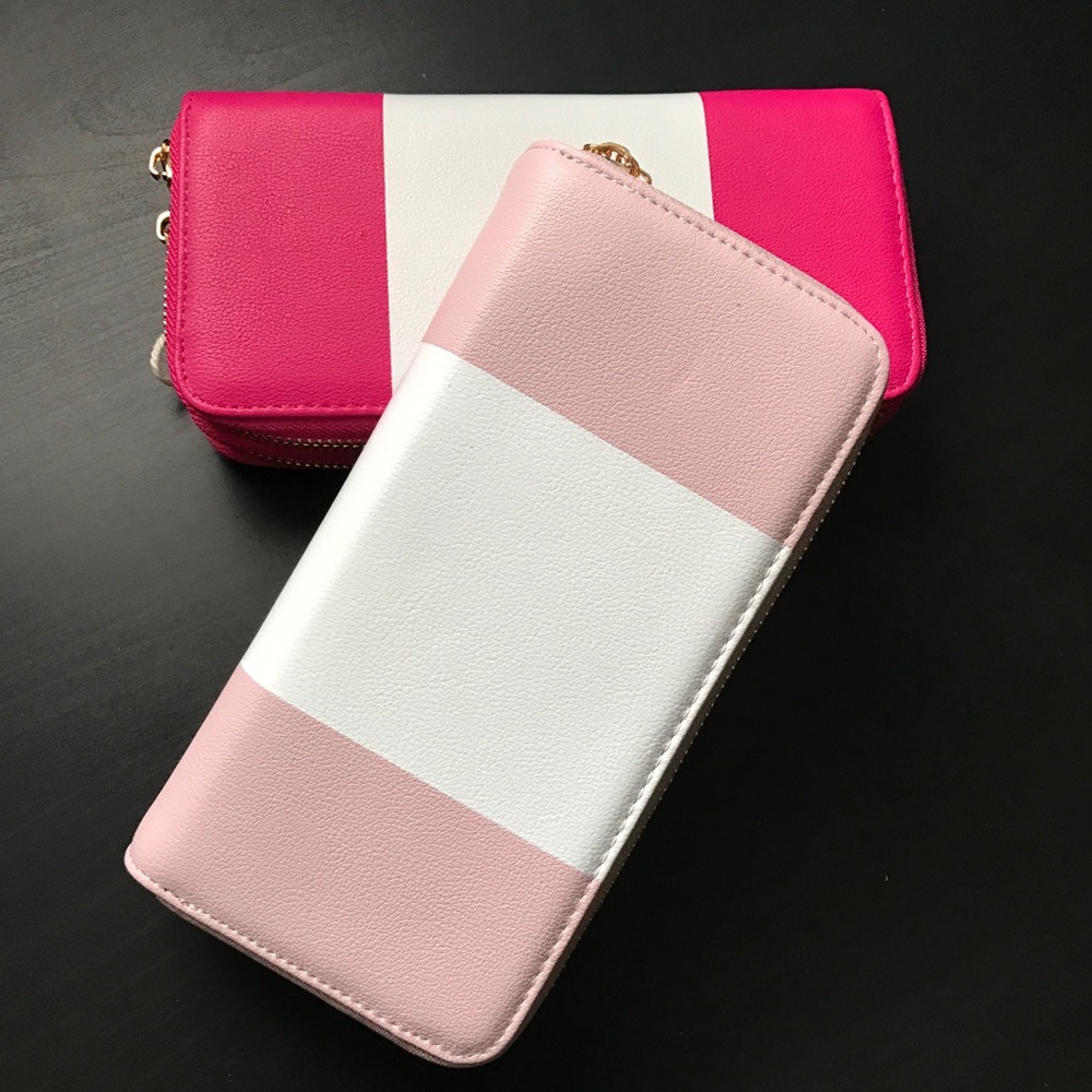 2 interchangeable wristlets