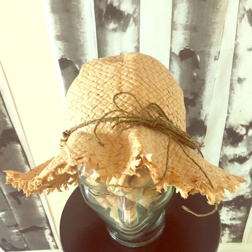 Forever 21; never worn straw hat ; one size