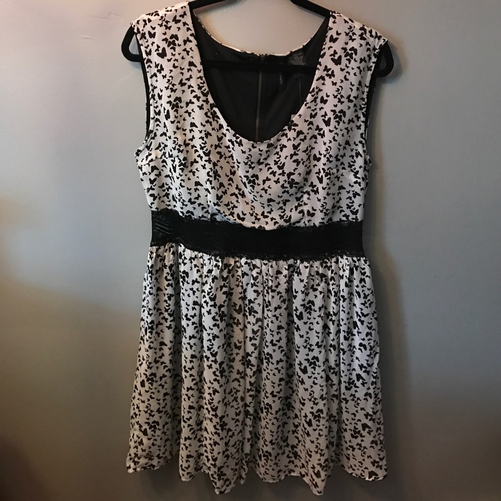 NWT Cute Black and White Butterfly Dress