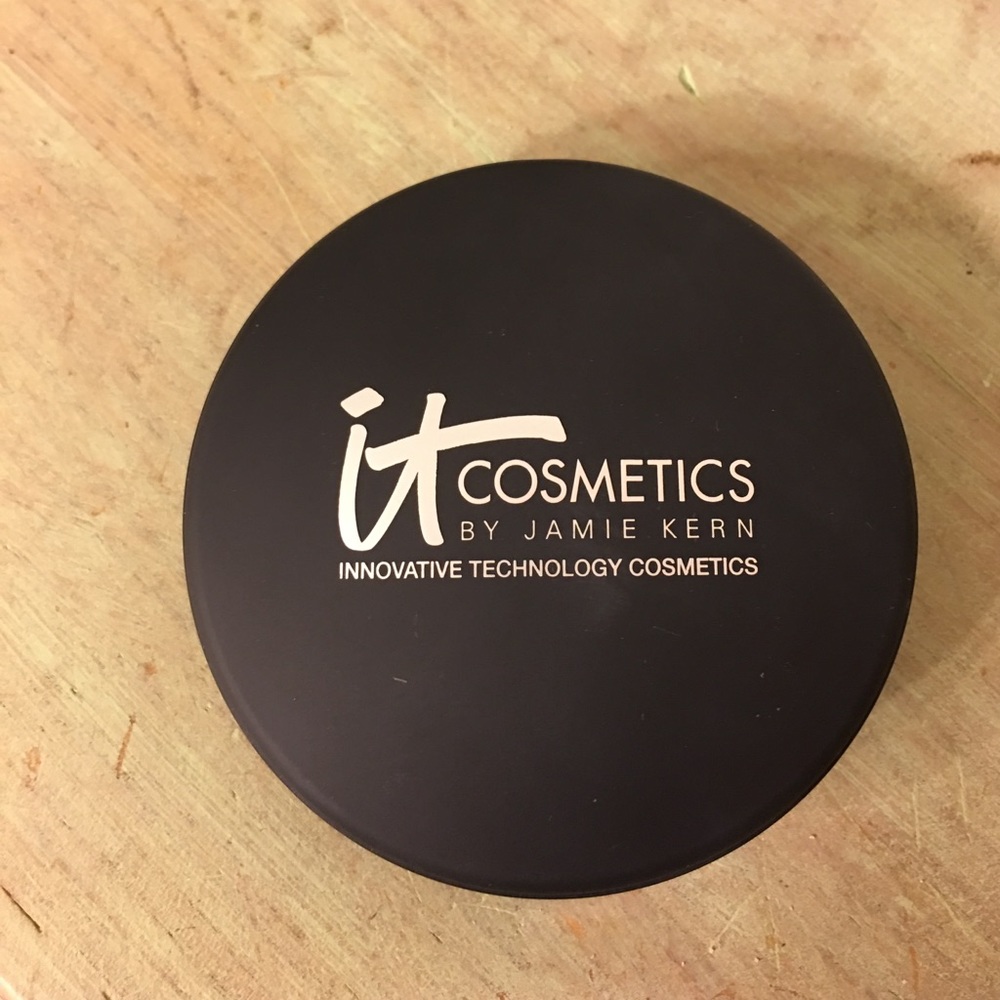 It cosmetics by Jamie Kearns Celbration Foundation
