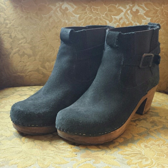 sanita booties