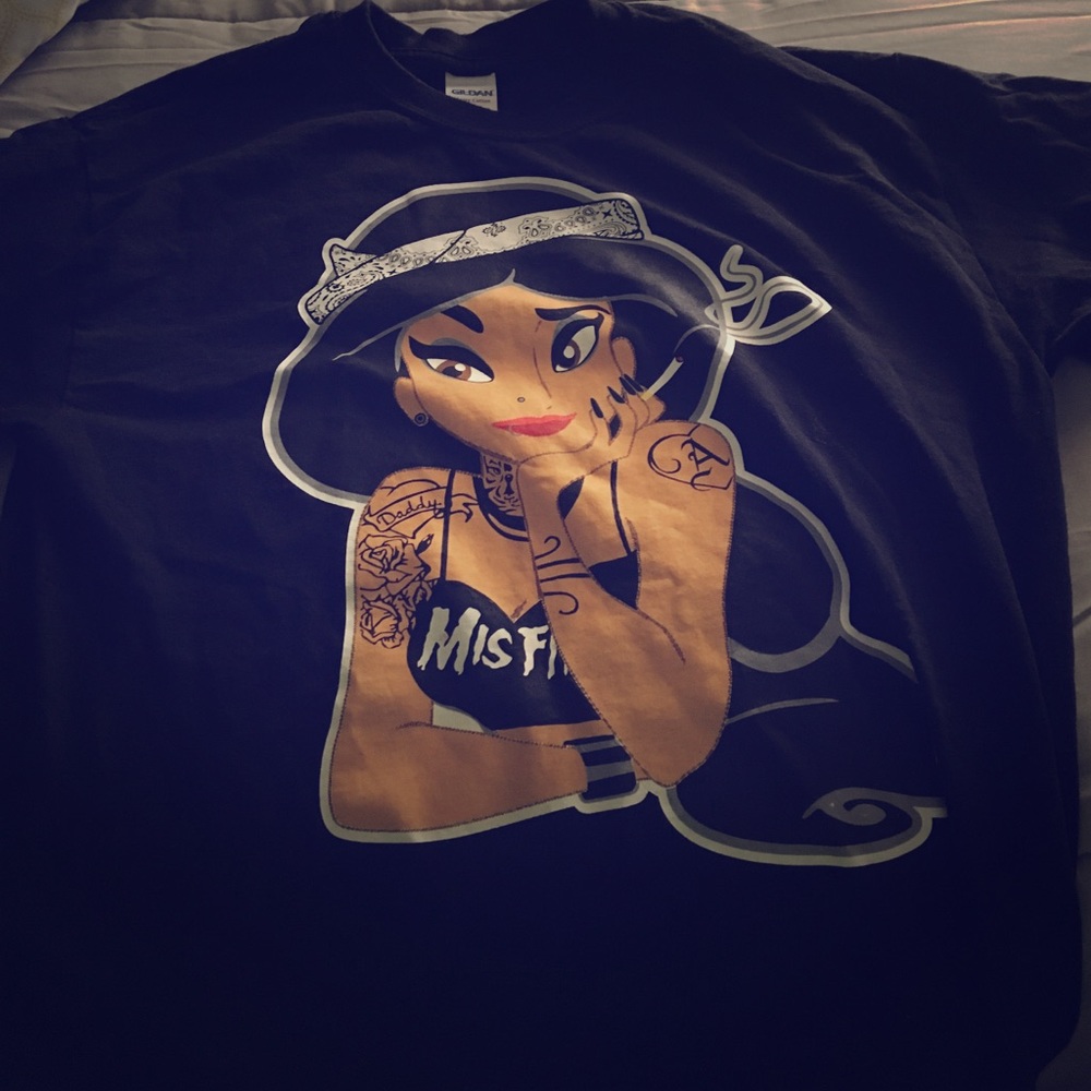 Misfit Shirt/ Worn Once ! Offers Accepted