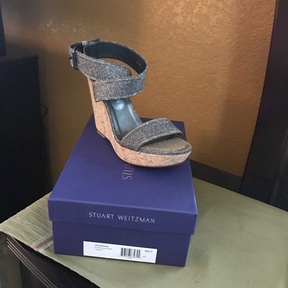 staurt weitzman crossover wedge sandal in pyrite