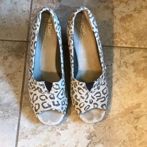 Toms Wedges. 6.5
