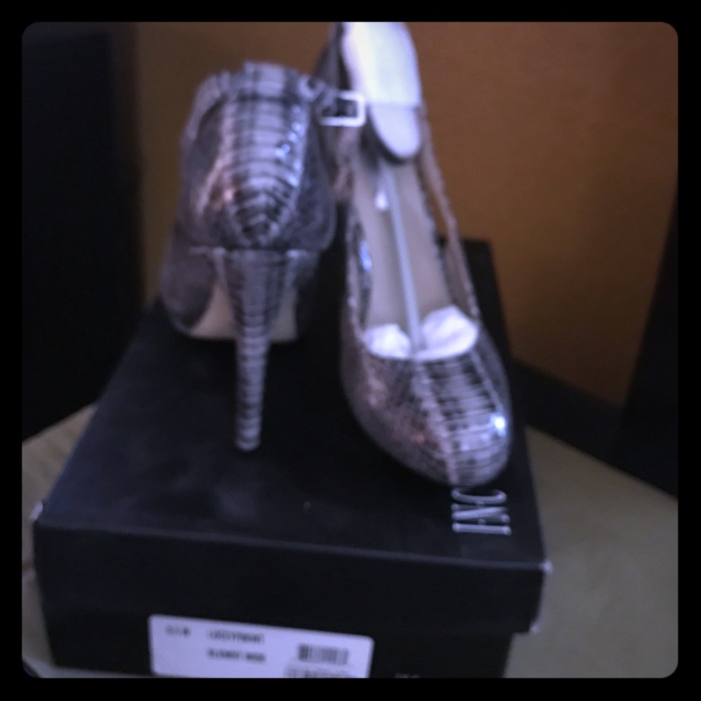 INC Black/gray white snake print