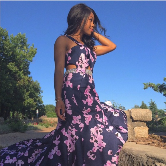 PROM DRESS FOR SALE !!! - Picture 1 of 7