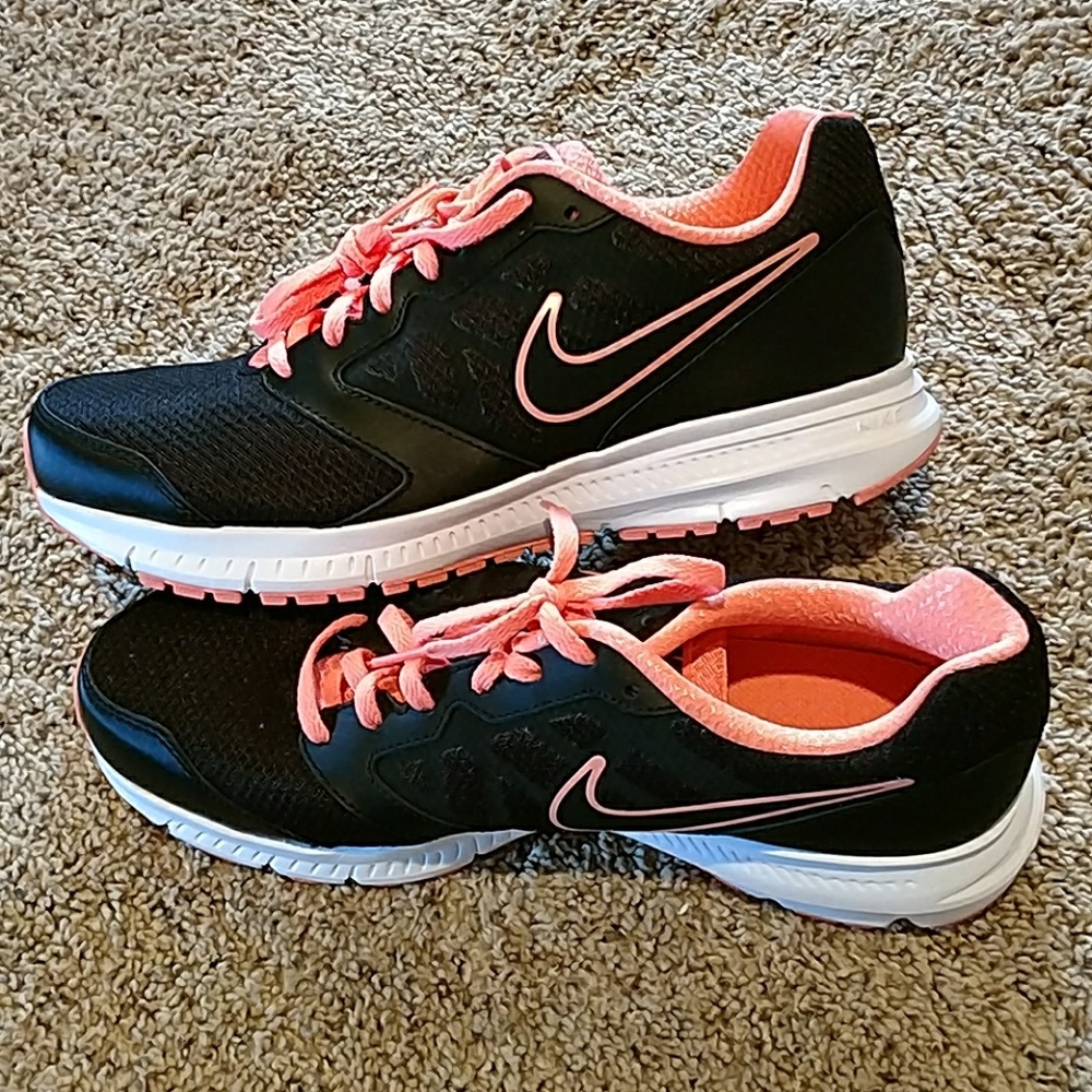 New w/o box NIKE Downshifter 6 Shoes