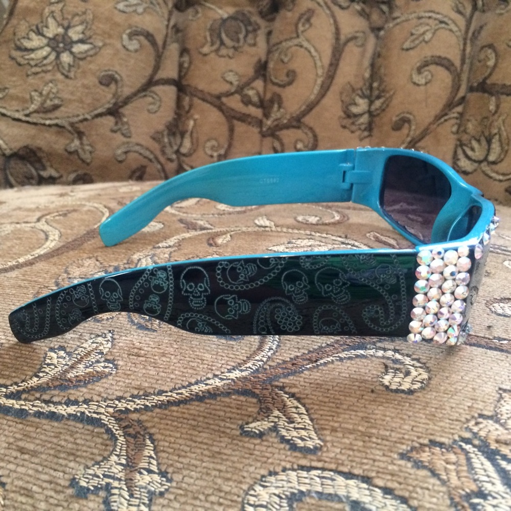 Sunglasses - Picture 2 of 4