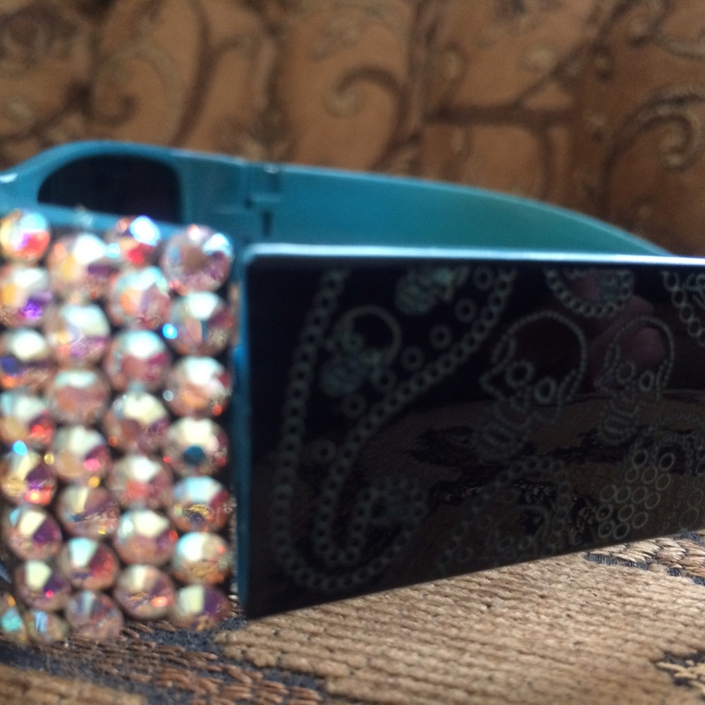 Sunglasses - Picture 3 of 4