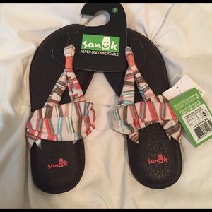 NWT Sanuk Yoga Sling size 6
