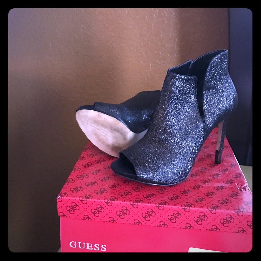 Guess Adara ankle booties