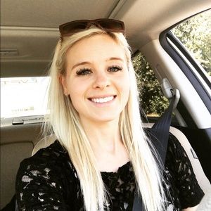 Meet your Posher, Becca