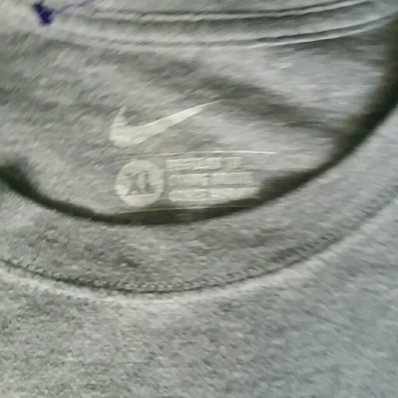 Nike T-shirt - Picture 2 of 2