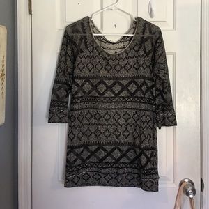 Eyeshadow top. 3/4 sleeve. Size M