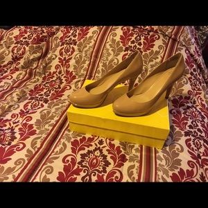 Circa Joan & David Luxe nude colored heels