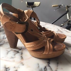 Frye tan leather and wood sandals