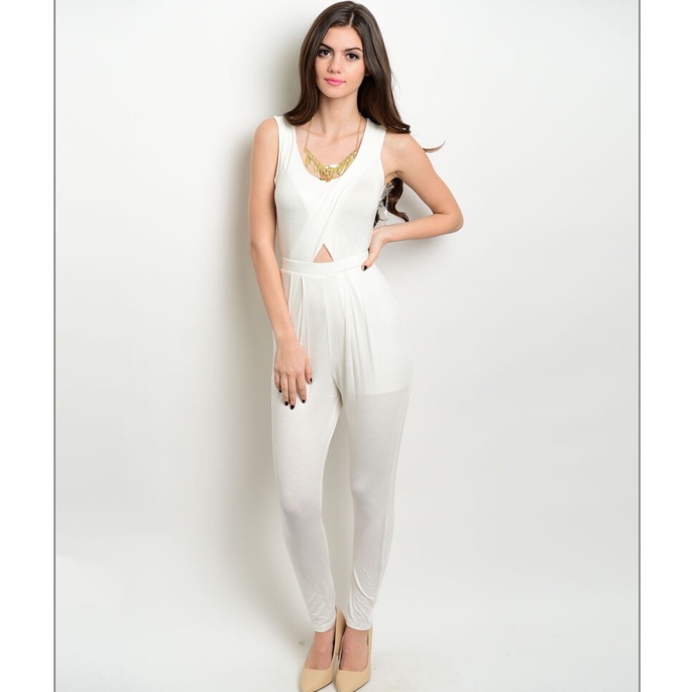 Ivory Jumpsuit💄 - Picture 3 of 5