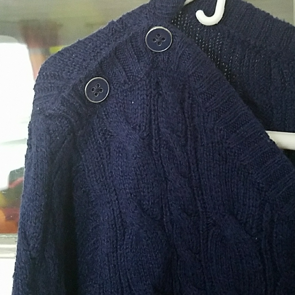 Beautiful sweater - Picture 2 of 4