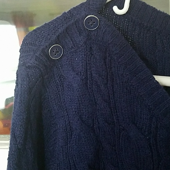 Beautiful sweater - Picture 2 of 4