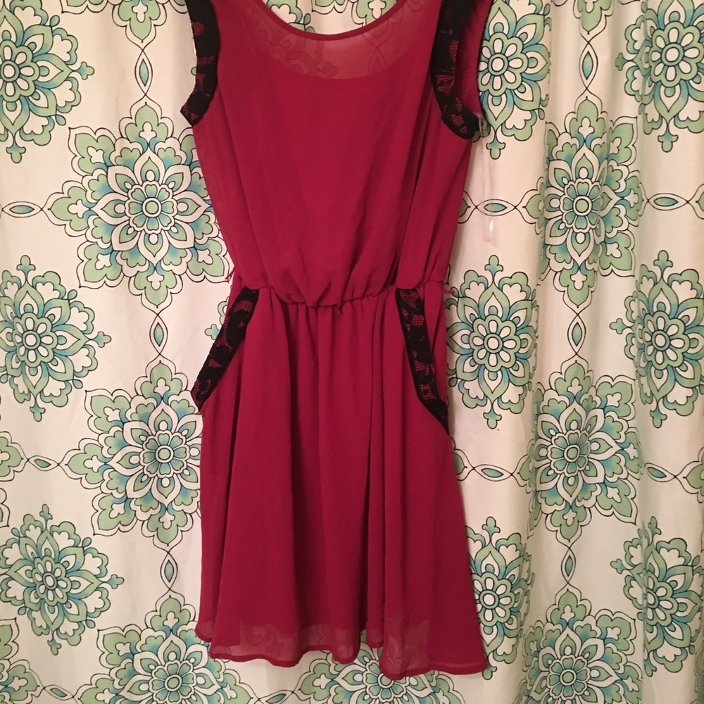 Red Dress 👗 - Picture 2 of 4