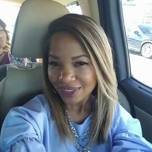 Meet your Posher, Tee