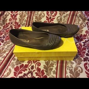 American eagle taupe flats