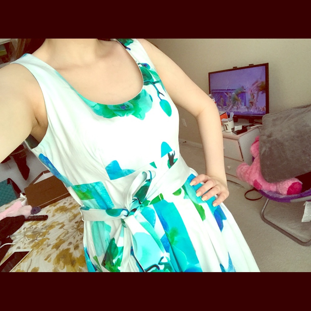 Beautiful flower print dress 🌸