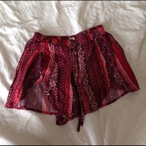 Cute dark red patterned shorts