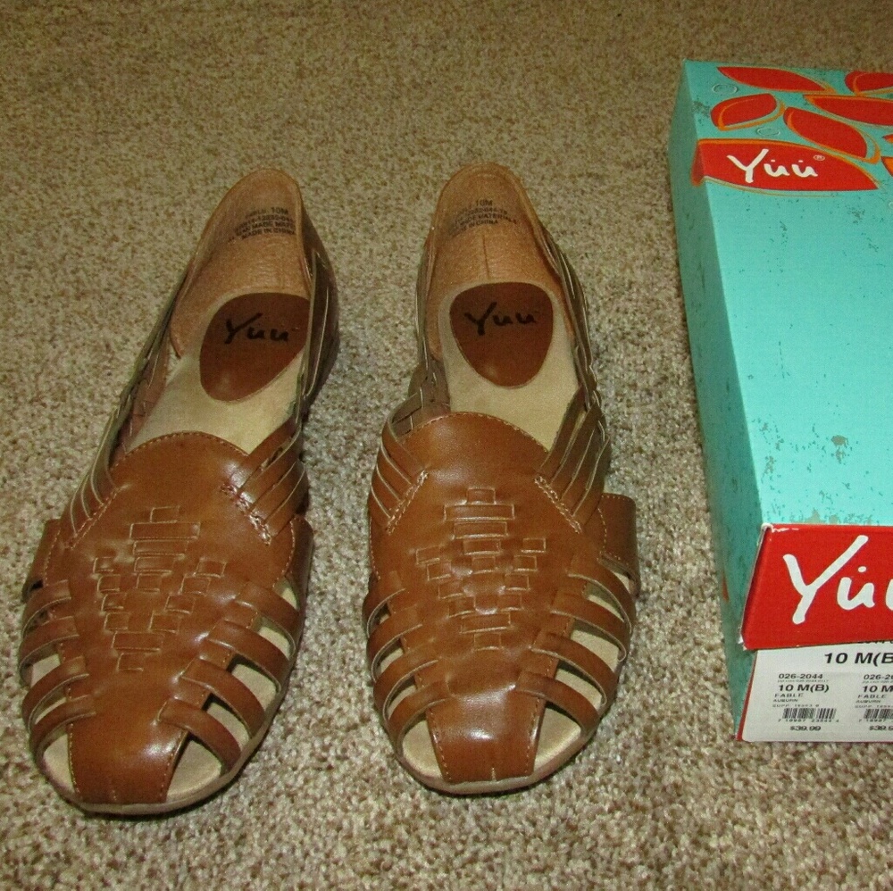 Flat Huaraches-like sandals Never worn. Size 10