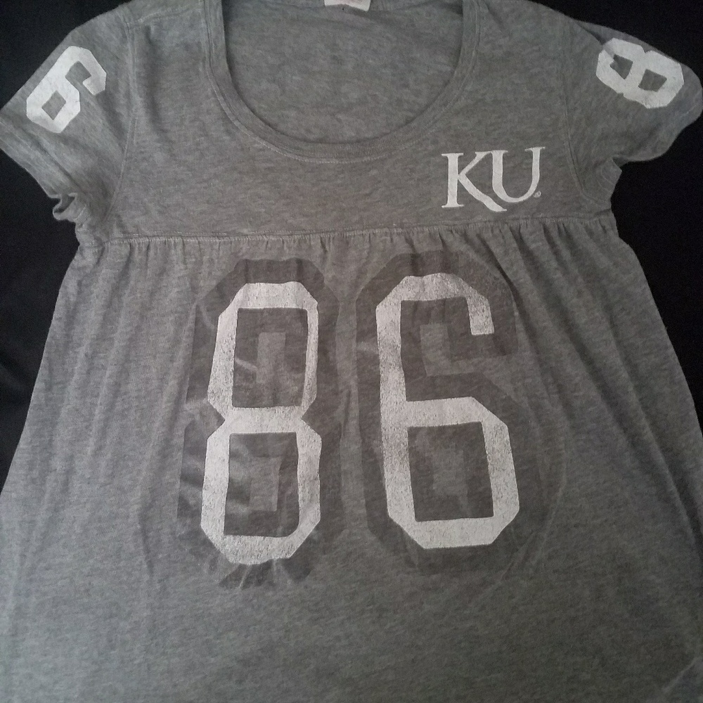VS PINK KU sleep shirt