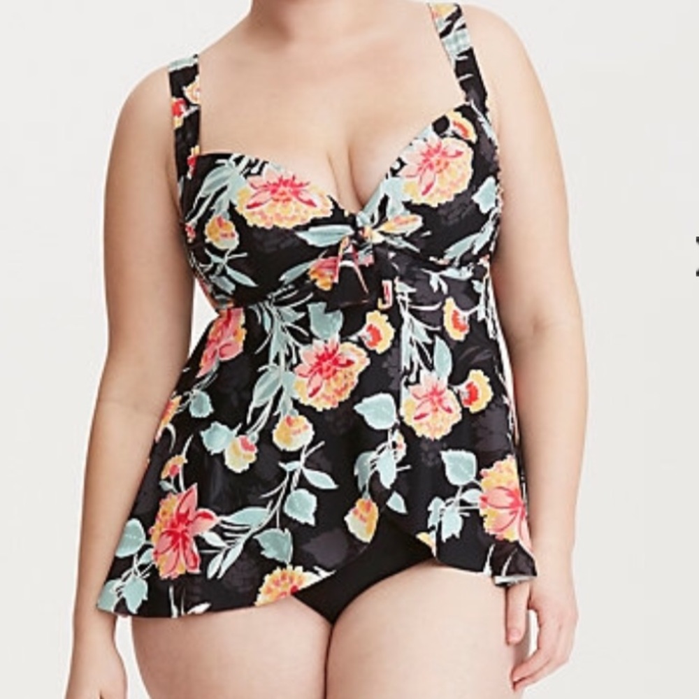 SOLD ‼️plus size tankini top 3X - NWT
