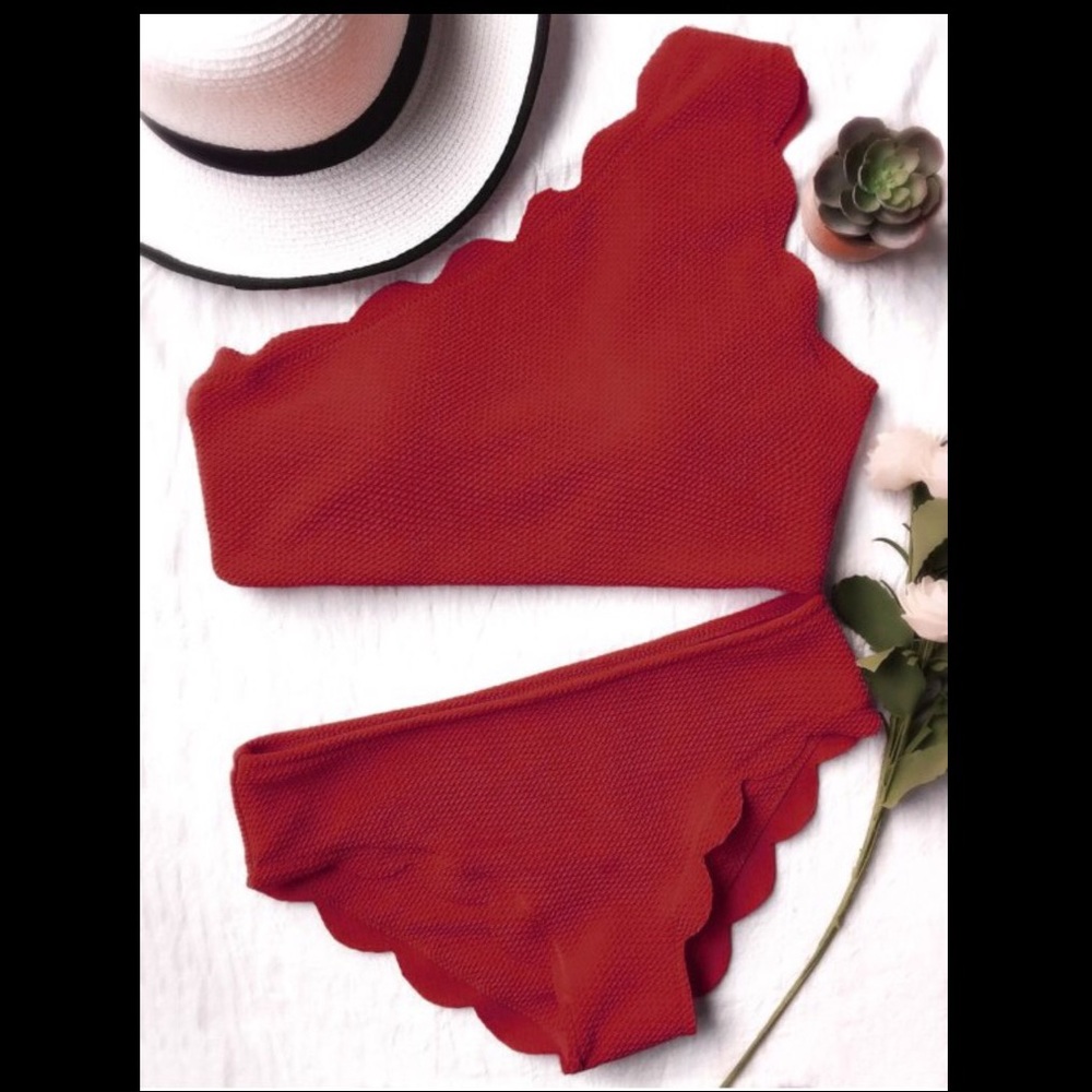 One shoulder bikini