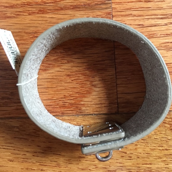 Fossil leather bracelet with tags - Picture 2 of 4