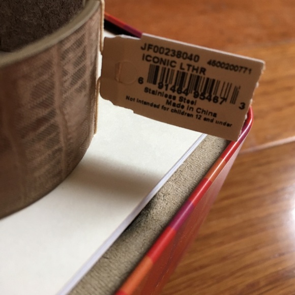 Fossil leather bracelet with tags - Picture 3 of 4