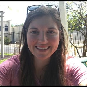 Meet your Posher, Caitlin