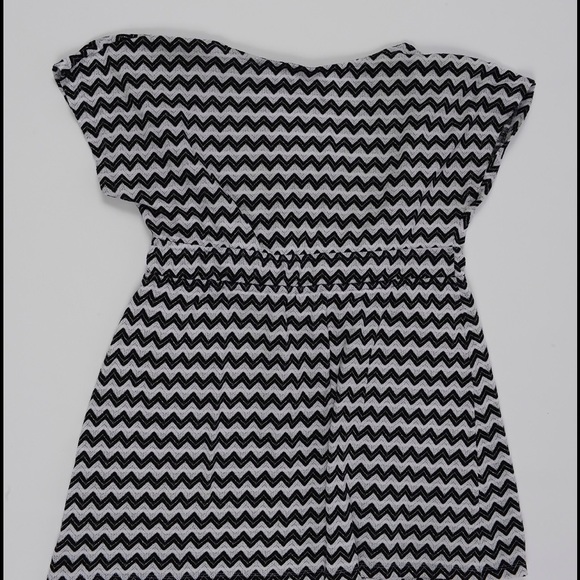 Apt. 9 chevron cover-up - Picture 2 of 3