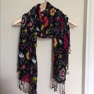 Multicolor fringe scarf