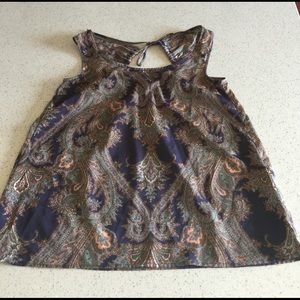 Cute Loila top. Great for casual or evening wear.