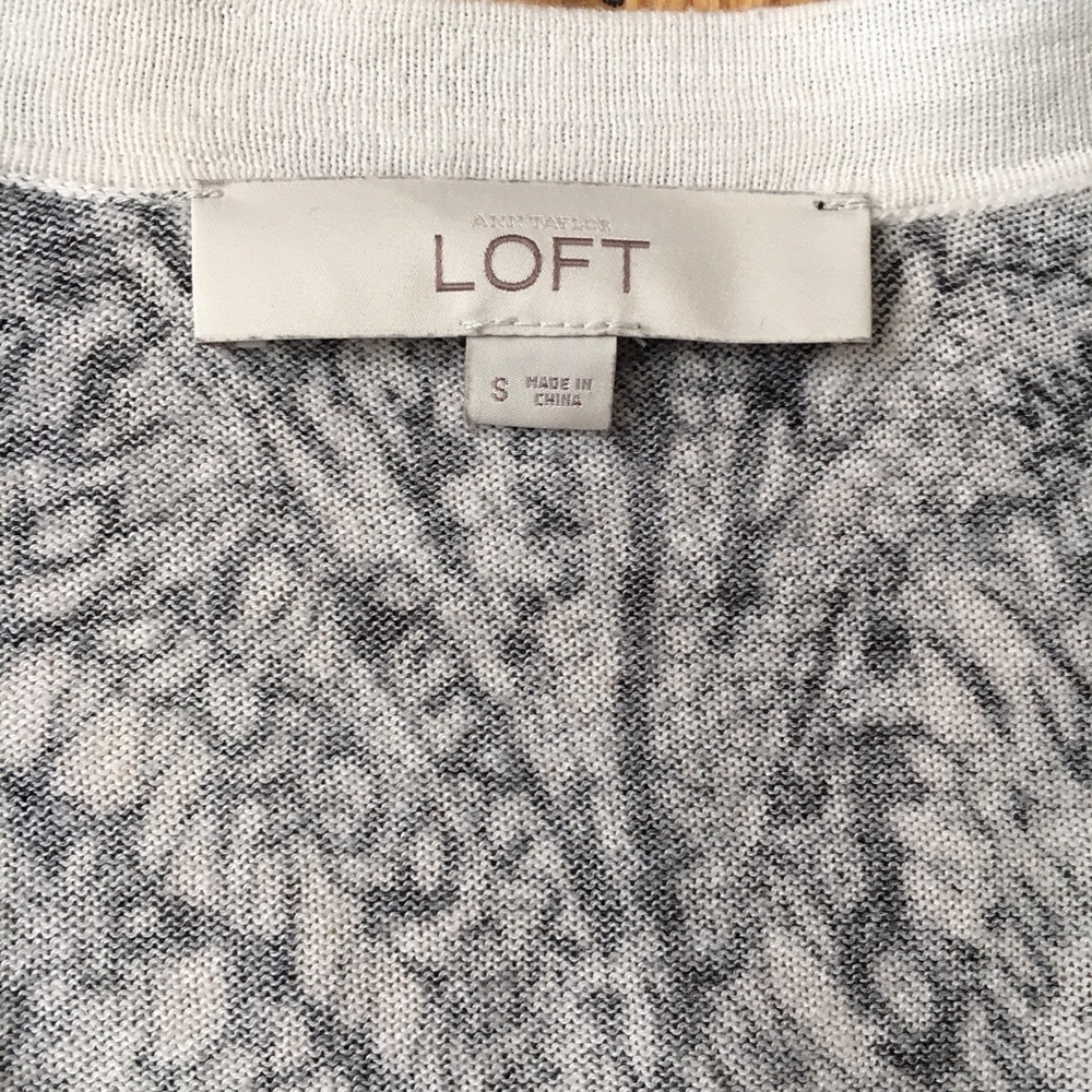 Beautiful Patterned Cardigan - Picture 4 of 4