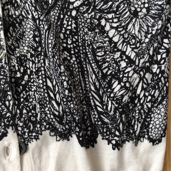 Beautiful Patterned Cardigan - Picture 2 of 4