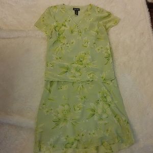 Beautiful like New skirt set