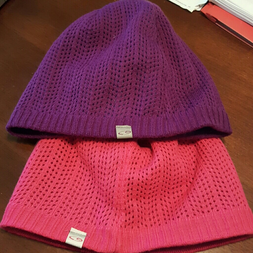 Set of women's Champion hats
